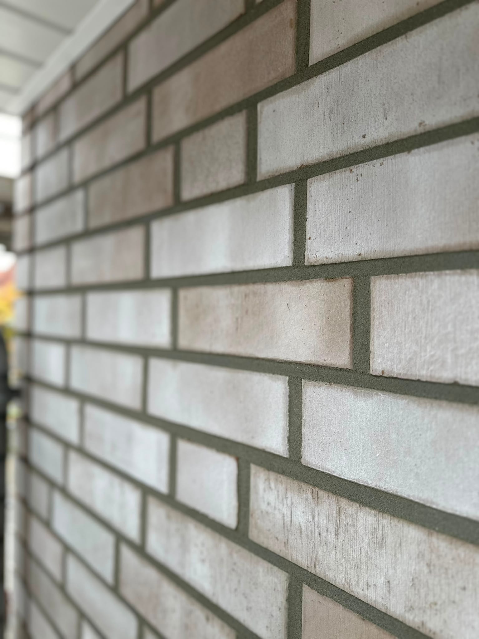 Nachher: fachgerecht ausgeführte Klinkerfassade